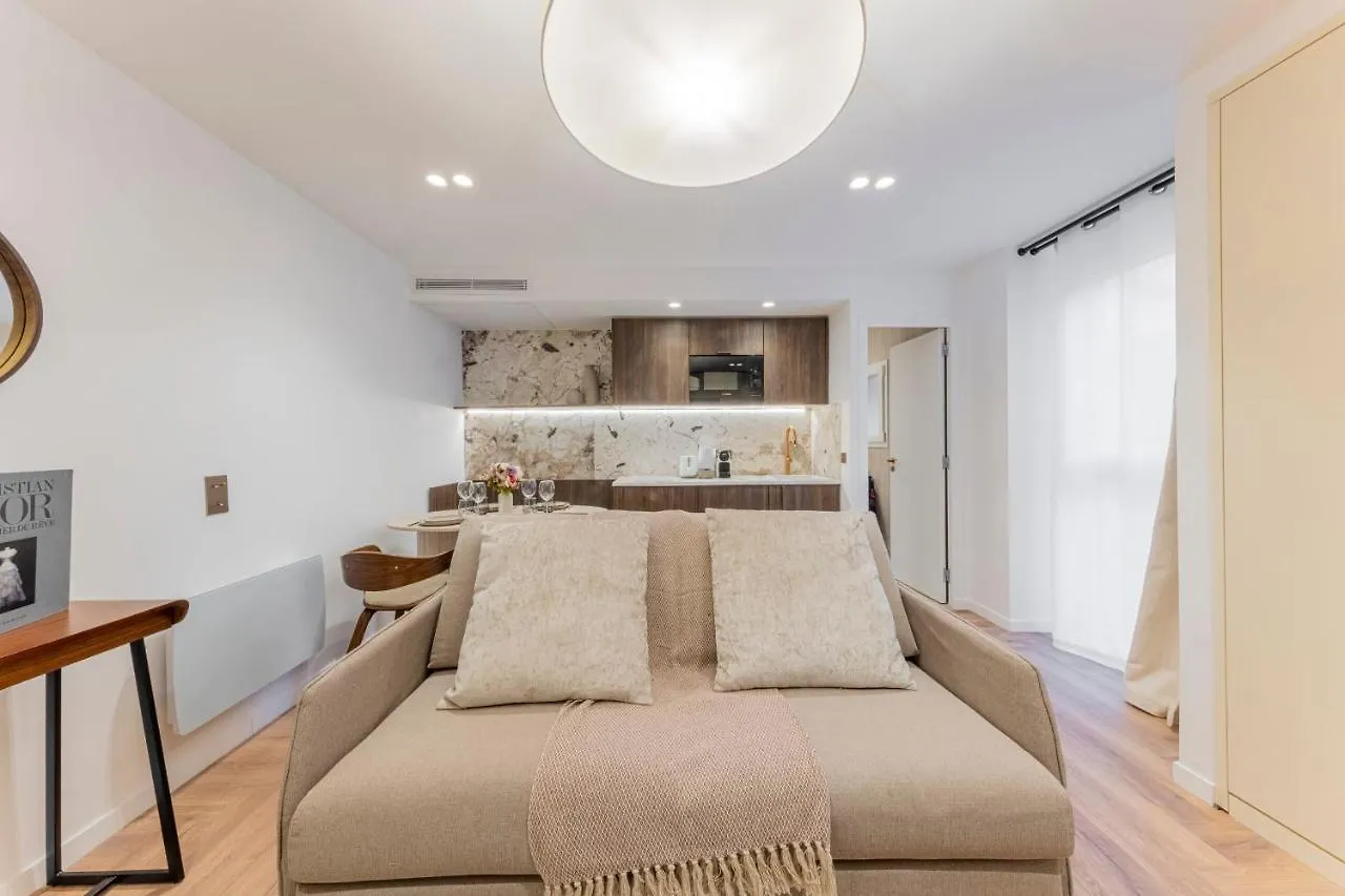 Stunning & Newly Refurbished Apartment Paris