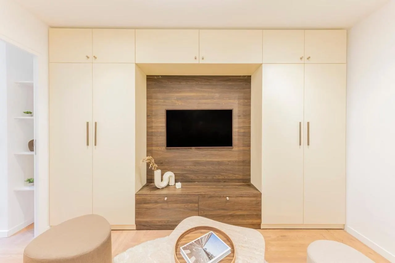 Stunning & Newly Refurbished Apartment Paris